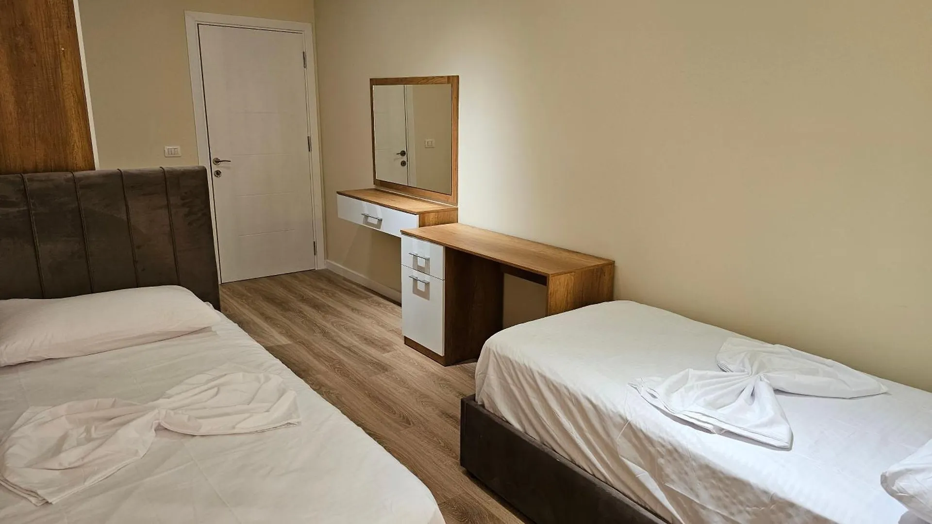 Tirana Airport Apartment 0*,